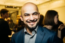 Голодающие: украинские нардепы повысили себе зарплаты в три раза