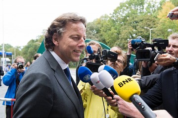 Еврозрада: глава нидерландского МИДа назвал чушью возможное предоставление Украине безвизового режима