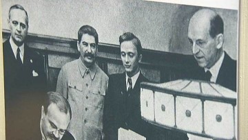 Переписать историю: выставка в Москве опровергает великую Победу