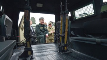 Порошенко выдал оружие сборной Украины по футболу