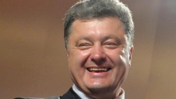 Барствующий президент: война и крах экономики не повод для скромности