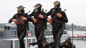 В Севастополе начинается подготовка боевых пловцов