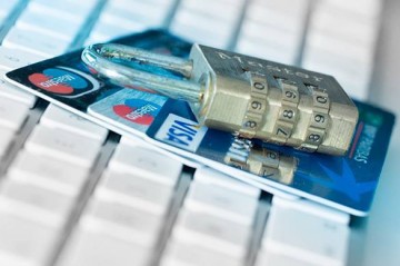 Банкам разрешили не отдавать клиентам деньги с карт и счетов