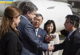 Доброе слово и кошке приятно: Порошенко поехал в Японию за признанием