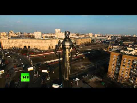 Памятник Юрию Гагарину с высоты птичьего полета