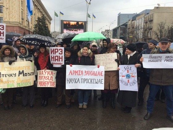 Талантливых украинцев со школьной скамьи ориентируют на эмиграцию