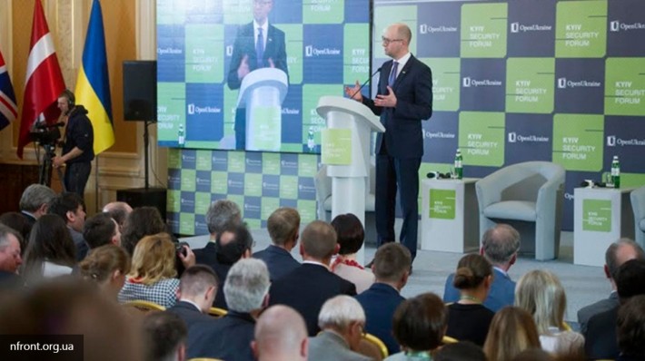 Отставной премьер Яценюк поздравил Украину с решением политического кризиса Отставной премьер Яценюк поздравил Украину с решением политического кризиса