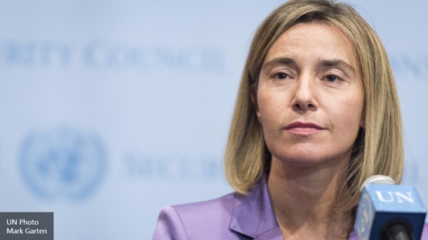 Могерини поддержала Гройсмана по телефону Могерини поддержала Гройсмана по телефону