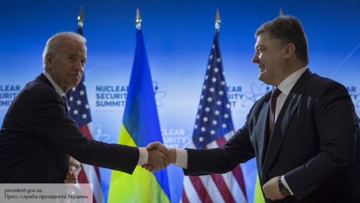 Порошенко выклянчил у Байдена новый транш в 1 млрд долларов Порошенко выклянчил у Байдена новый транш в 1 млрд долларов