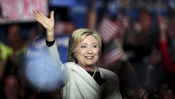 Клинтон считает, что Россия хочет "перечертить карту Европы" Клинтон считает, что Россия хочет "перечертить карту Европы"