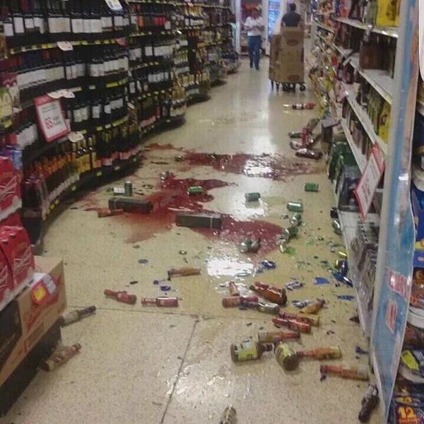 Эквадор: десятки погибших, паника, цунами, нет связи, энергии и дорог