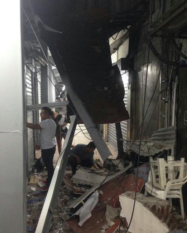 Эквадор: десятки погибших, паника, цунами, нет связи, энергии и дорог