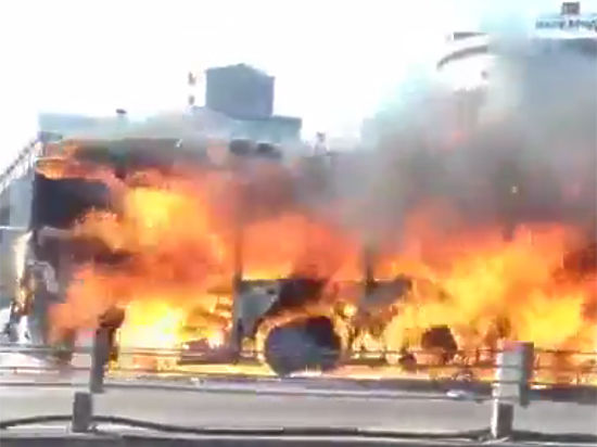 В центре Стамбула подорвали автобус (Видео)