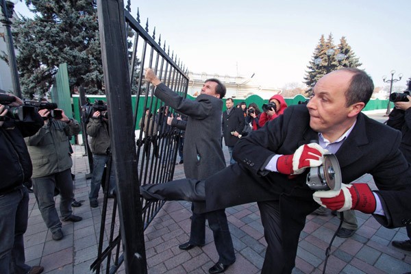 Propagandaschau: Немецкие СМИ умолчали о нацисте во главе Верховной рады Propagandaschau: Немецкие СМИ умолчали о нацисте во главе Верховной рады