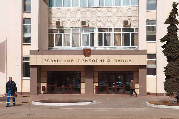 Анатолий Сердюков прибыл на приборный завод 