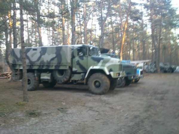 Пока ровенчане воюют, нацгвардейцы у них дома.. Пока ровенчане воюют, нацгвардейцы у них дома..