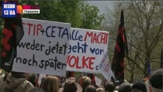 Многотысячная акция протеста против присоединения ФРГ к зоне свободной торговли с США