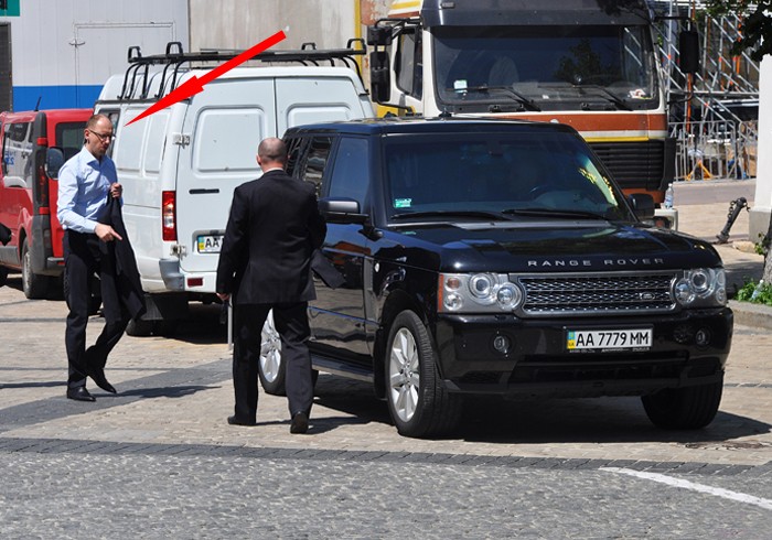 Срочно! Яценюк бежал из Украины (ФОТО) Срочно! Яценюк бежал из Украины (ФОТО)