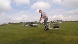 Изобретатель из Британии построил летающий байк