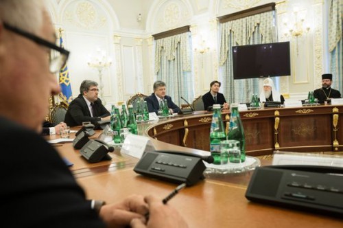 Порошенко: на пути к нерукопожатному президенту Порошенко: на пути к нерукопожатному президенту