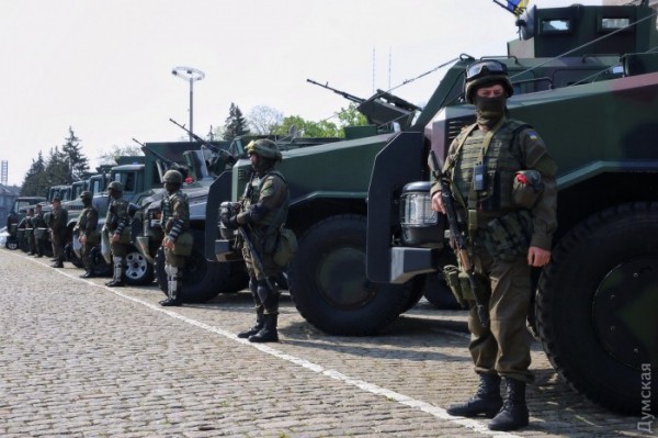На Куликово поле в Одессе согнали всех: собаки, нацгады, менты и куча бронетехники
