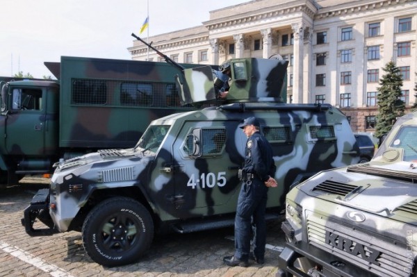 На Куликово поле в Одессе согнали всех: собаки, нацгады, менты и куча бронетехники На Куликово поле в Одессе согнали всех: собаки, нацгады, менты и куча бронетехники