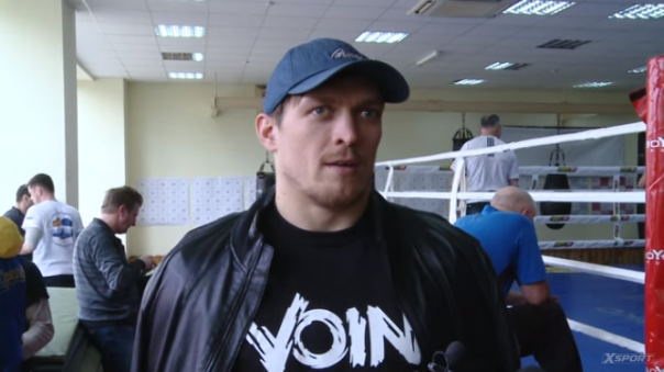 Боксер Усик поддержал Беленюка и назвал его “героем” – за правду о ситуации в стране