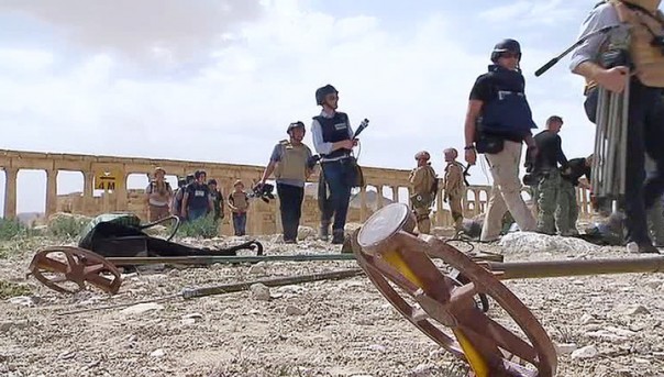 Иностранные журналисты впервые посетили освобожденную Пальмиру