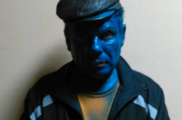 Радикалы из движения Яроша раскрасили мужчину в цвета флага Украины