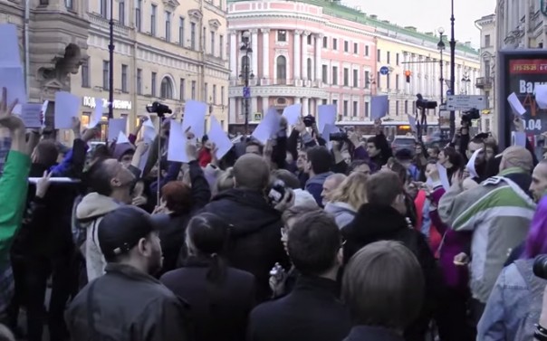 В ожидании печенюшек в Питере кучка скакунов вышли требовать отставки Путина