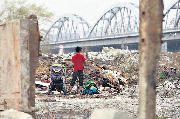 В Киев массово съезжаются цыгане: ромы разбили два табора и пугают киевлян