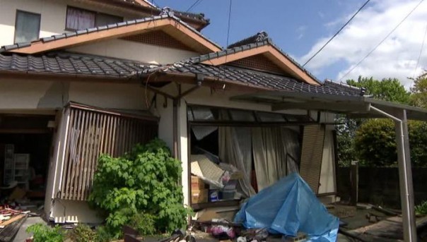 Землетрясение превратило города Кюсю в развалины