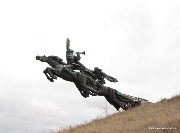 Про памятник Первой конной армии