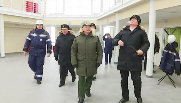 Сергей Шойгу проинспектировал строительство "Арктического трилистника"