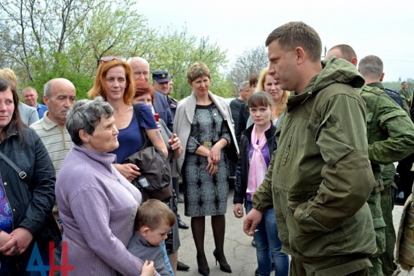 Глава ДНР Александр Захарченко проинспектировал начало строительных работ на 18 частных домах Глава ДНР Александр Захарченко проинспектировал начало строительных работ на 18 частных домах