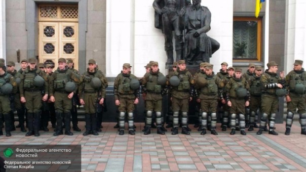 Ученые Украины по "приказу Путина" провели митинг. На митинге ученых киевский журналист назвал майора милиции "чмом", тот утерся