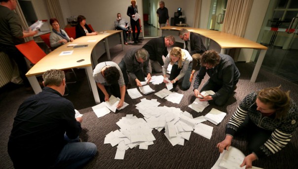 Голландский парламент наплевав на свой народ не стал отменять соглашение с Украиной