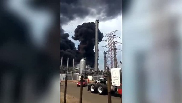 Взрыв на нефтезаводе в Мексике: произошел выброс вредных веществ