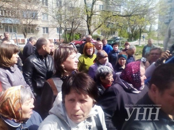 Бои за историю: в Мариуполе митингуют против переименования проспекта маршала Жукова в честь «героев АТО» Бои за историю: в Мариуполе митингуют против переименования проспекта маршала Жукова в честь «героев АТО»