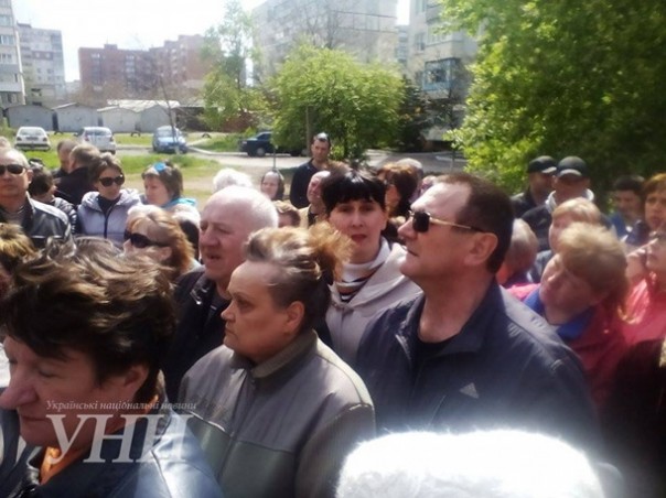 Бои за историю: в Мариуполе митингуют против переименования проспекта маршала Жукова в честь «героев АТО» Бои за историю: в Мариуполе митингуют против переименования проспекта маршала Жукова в честь «героев АТО»