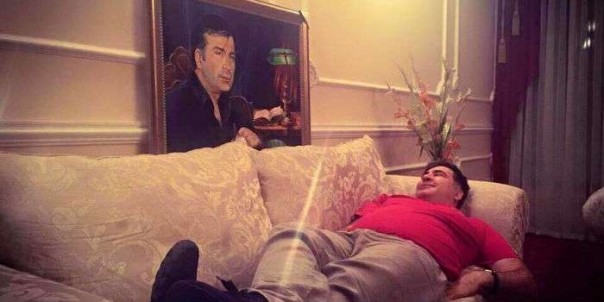 Саакашвили рассылает свои обнаженные фото девушкам Саакашвили рассылает свои обнаженные фото девушкам