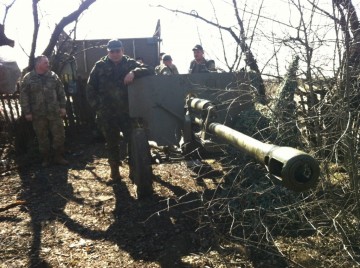 Украинский военкор уверяет, что ВСУ на Донбассе воюет снятой с постамента антикварной пушкой «ЗИС-3″