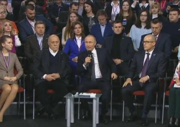 Владимир Путин принимает участие в третьем медиафоруме ОНФ