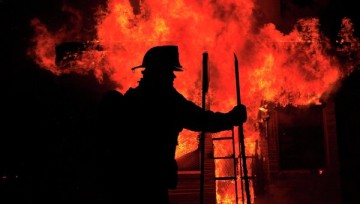 В Техасе горит второй по величине нефтехимический комплекс в США