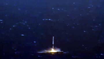 SpaceX успешно посадила ступень ракеты на платформу в океане
