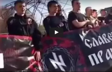Украинские нацисты под свастиками вышли в центр «освобождённого» Северодонецка