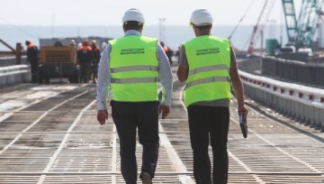 Строители возвели первую опору Керченского моста