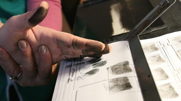 В России предлагают дактилоскопировать всех въезжающих из ЕС и США