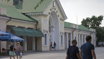 СМИ: Киев грозит санкциями киргизам, отправляющимся на работу в Крым