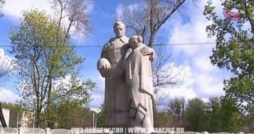 Харьков: Вандалы разрисовали братскую могилу солдат ВОВ свастикой